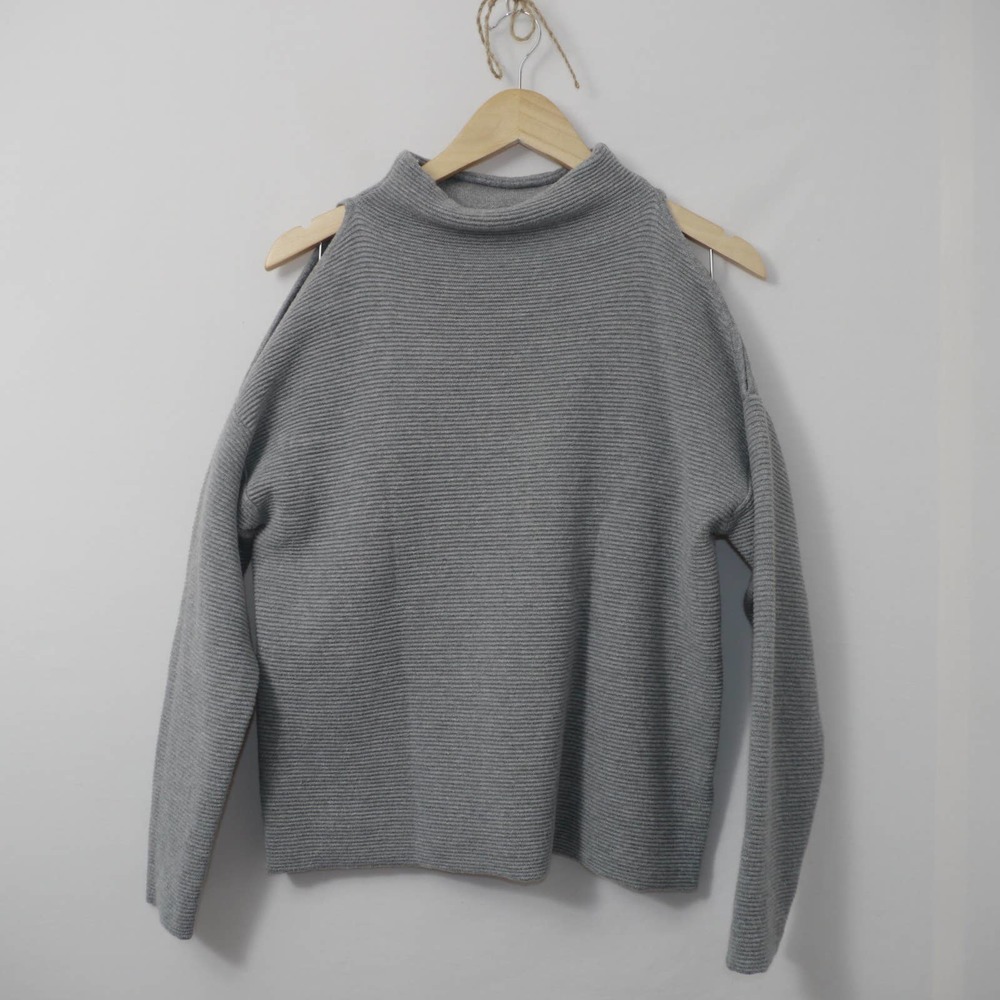 Amaryllis Cold Shoulder Gray Knit Sweater Size M